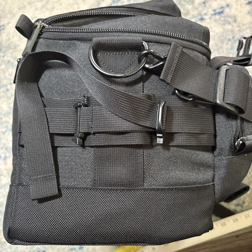 Lowepro Compact AW Camera Shoulder Bag - Black Multiple Padded Pockets Great Bag